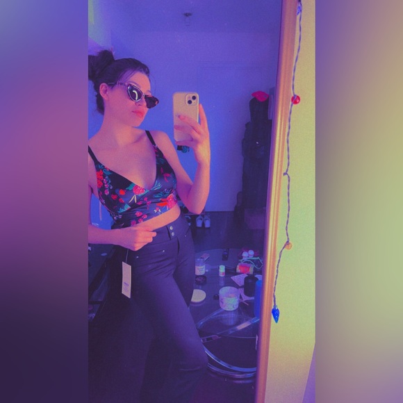 Meet your Posh Queen, Steph 💕👑👠 - Picture 9 of 17